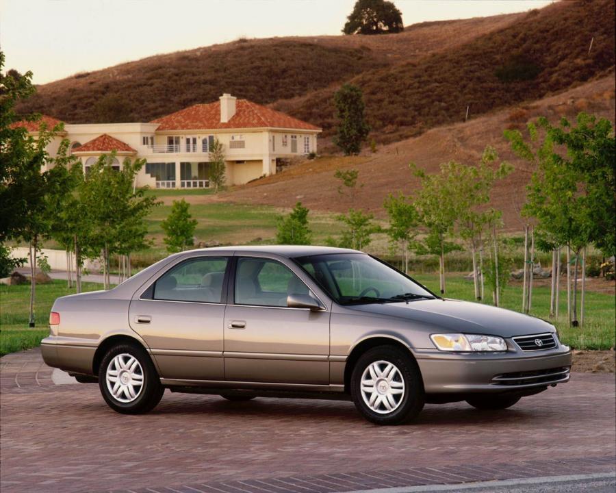  Toyota Camry 2001 года  (фото 29 из 31)